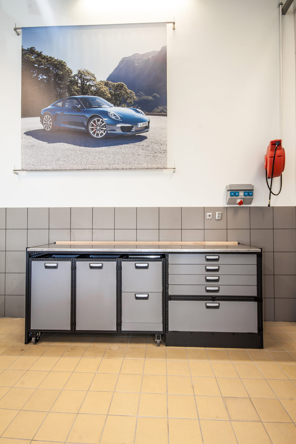 Schauraum mit Beispiel für Regale und Schubladen mit Modul-System Einrichtung