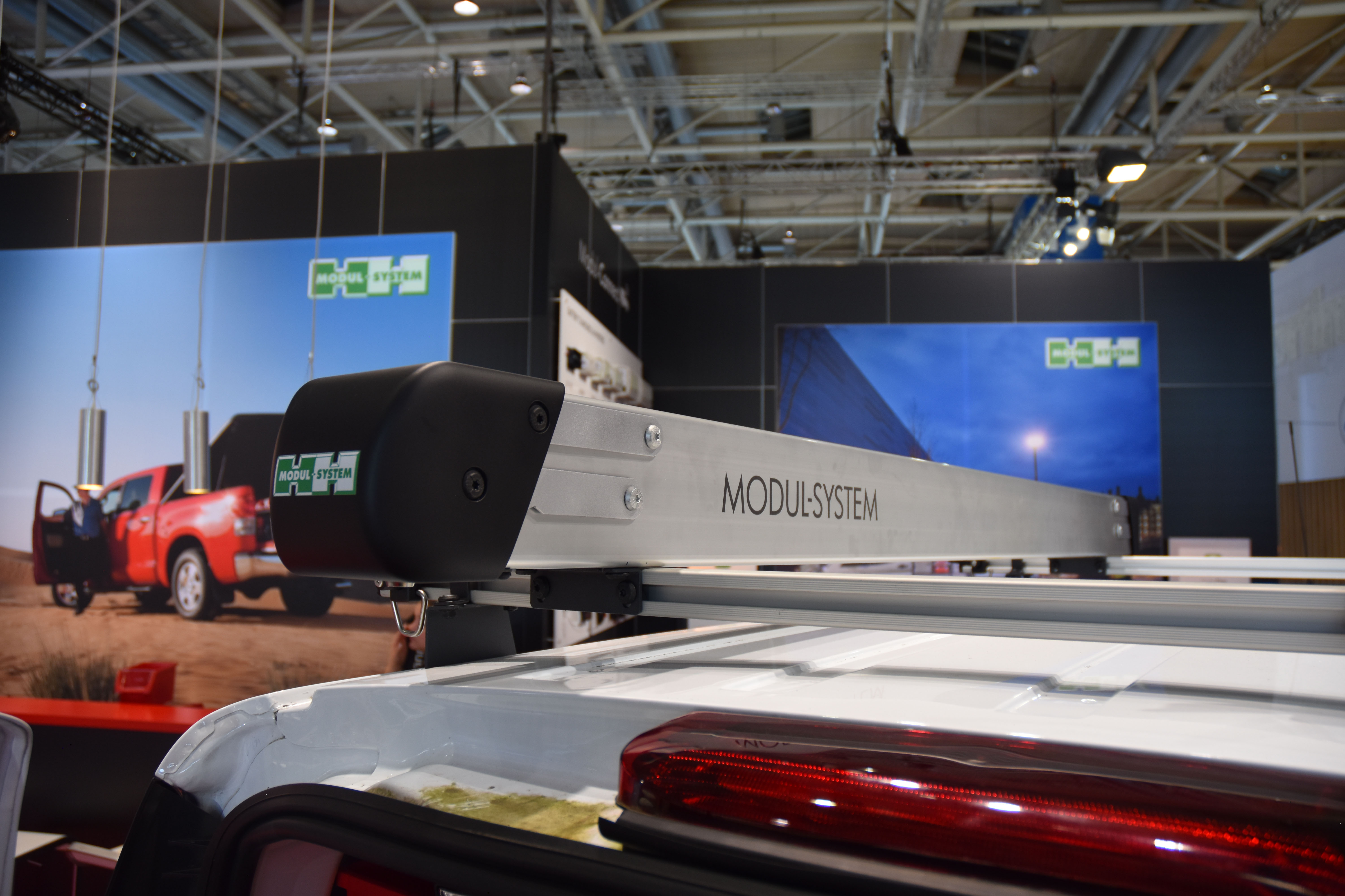 Modul-System bringt Rohrträger für integriertes Dachsystem auf den Markt