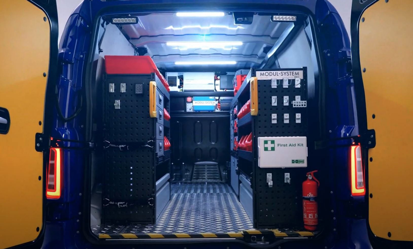 LEVC VN5 mit Modul-System Fahrzeugeinrichtung